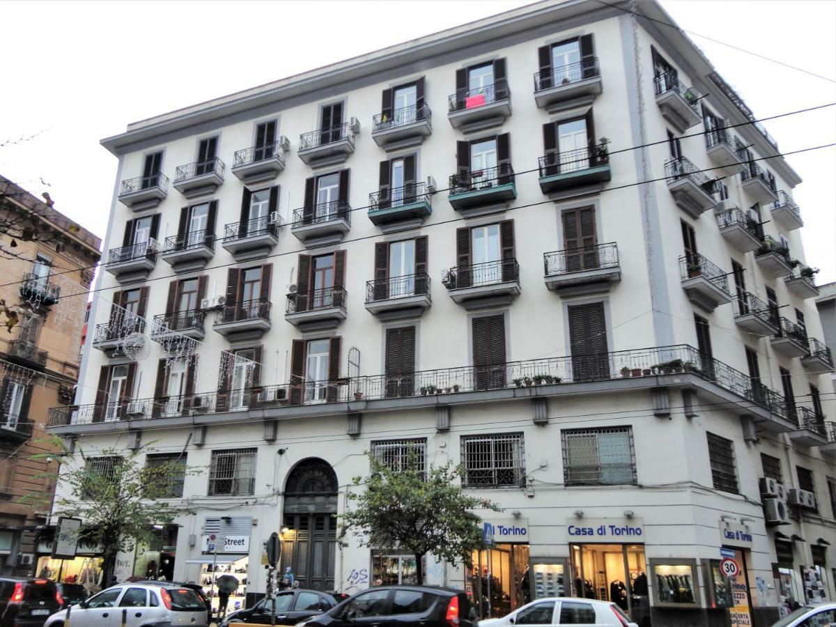 Umberto I Holiday House نابولي المظهر الخارجي الصورة